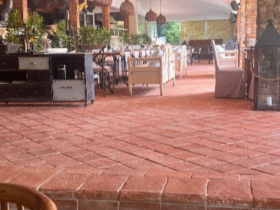 Pune e perfunduar ne nje restorant ne Varna, Bullgari Pune e perfunduar ne nje restorant ne Varna, Bullgari